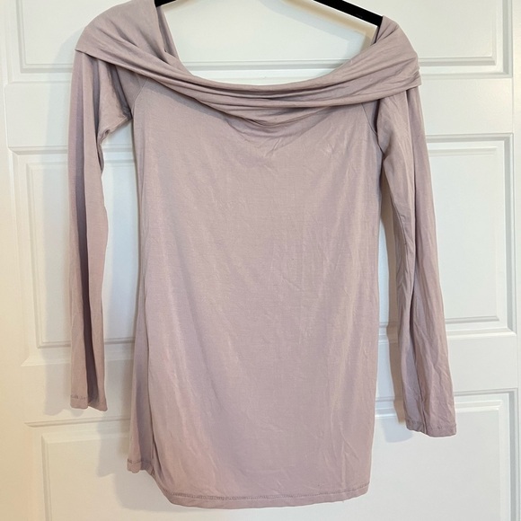 𝅺aritzia Wilfred Women’s Baby Pink Off the Shoulder Top Size Small - Picture 1 of 6